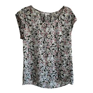 EUC DR2 medium top blouse blue floral print cap sleeve